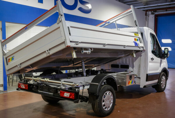 veicoli-commerciali-authos-ribaltabile-trilaterale