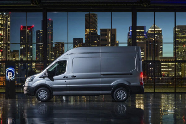 ford-eu-e_transit-Shot_02_V363_ETransit_Side_Profile_Static-copy_16x9-2160x1215.jpg.renditions.extra-large ford-eu-e_transit-Shot_02_V363_ETransit_Side_Profile_Static-copy_16x9-2160x1215.jpg.renditions.extra-large