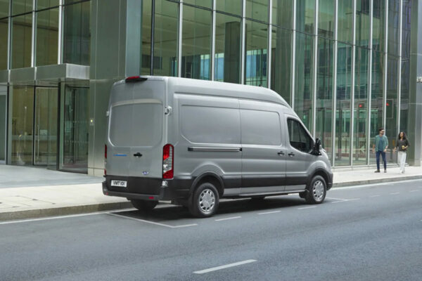 ford-eu-e_transit-Shot_03_V363_ETransit_Rear_3_4_Static_16x9-2160x1215.jpg.renditions.extra-large ford-eu-e_transit-Shot_03_V363_ETransit_Rear_3_4_Static_16x9-2160x1215.jpg.renditions.extra-large