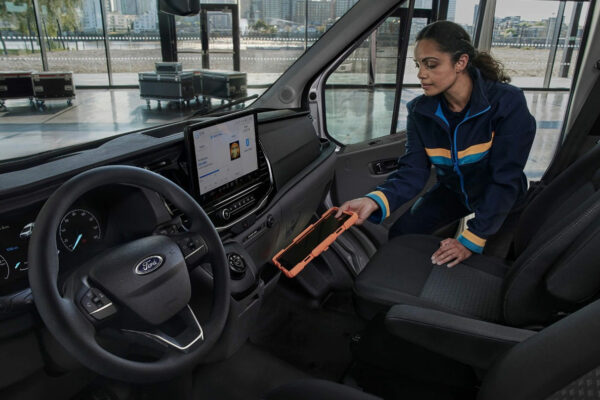 ford-transit-bev-eu-Side_Cockpit-16x9-2160x1215-gt3.jpg.renditions.extra-large ford-transit-bev-eu-Side_Cockpit-16x9-2160x1215-gt3.jpg.renditions.extra-large