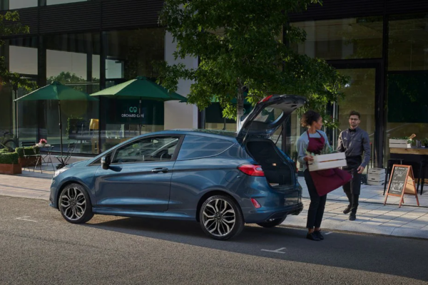 ford-fiesta-van-eu-Shot_05_Fiesta_Van_22_Ext_Rear_7_8_Loading_With_Talent_2-21x9-2160x925-np3.jpg.renditions.original ford-fiesta-van-eu-Shot_05_Fiesta_Van_22_Ext_Rear_7_8_Loading_With_Talent_2-21x9-2160x925-np3.jpg.renditions.original
