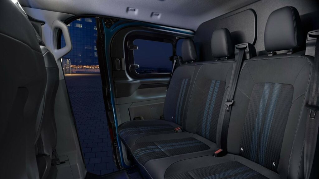 08_V710_Sport_Interior_Second_Seat_Row_V710_2160x1215_gtso.jpg.renditions.extra-large