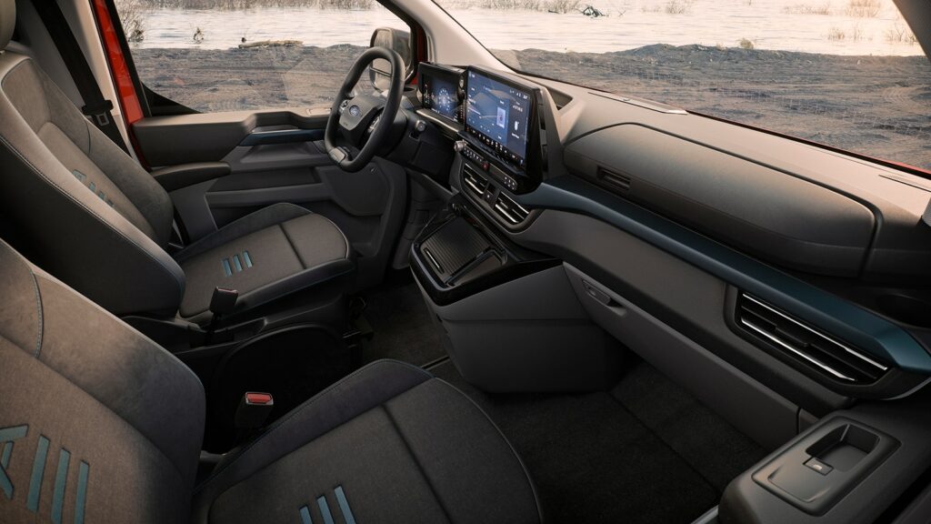 ford-tourneo-custom-interni ford-tourneo-custom-interni