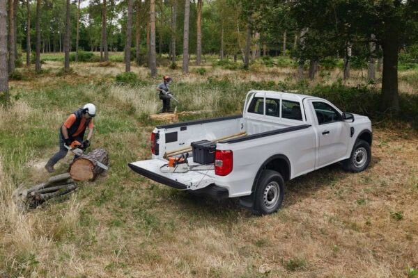 ford-raptor-eu-01_P703_XL_Ext_Rr_7_8_Elevated_Static_Talent_3-9x8-1200x1066-sog.jpg.renditions.original ford-raptor-eu-01_P703_XL_Ext_Rr_7_8_Elevated_Static_Talent_3-9x8-1200x1066-sog.jpg.renditions.original