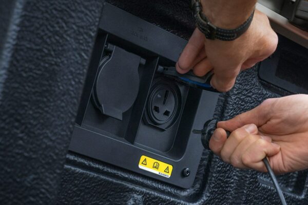 ford-raptor-eu-2398_Extras_13_P703_Power_to_Box_0103_V3_1-16x9-1200x1066-sog.jpg.renditions.original ford-raptor-eu-2398_Extras_13_P703_Power_to_Box_0103_V3_1-16x9-1200x1066-sog.jpg.renditions.original