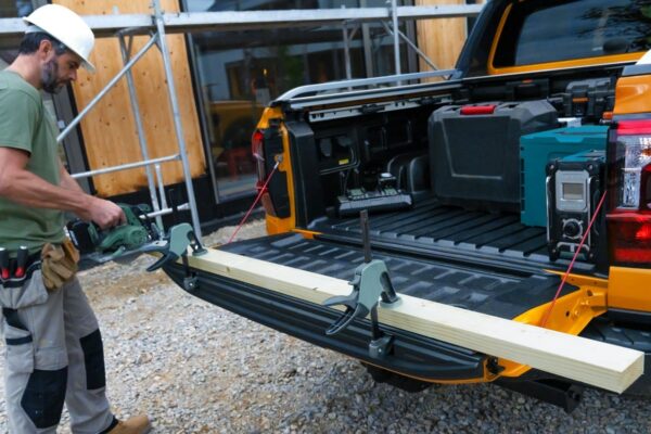 ford-raptor-eu-Extras_12_P703_Tailgate_Workbench-16x9-2160x1215-sog.jpg.renditions.original ford-raptor-eu-Extras_12_P703_Tailgate_Workbench-16x9-2160x1215-sog.jpg.renditions.original