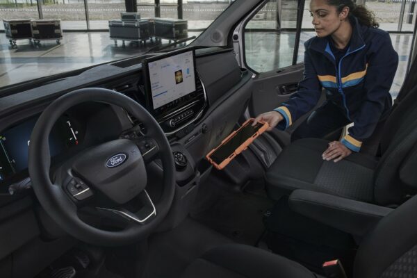 ford-e-transit-doppia-cabina-sedili-anteriori ford-e-transit-doppia-cabina-sedili-anteriori